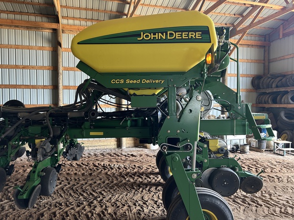2011 John Deere 1770NT CCS Planter