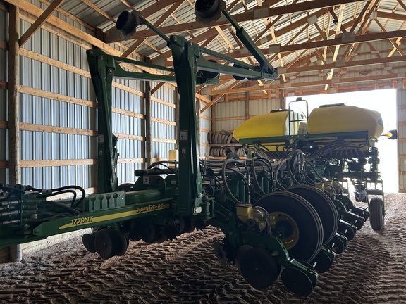 2011 John Deere 1770NT CCS Planter