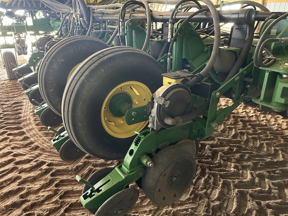 2011 John Deere 1770NT CCS Planter