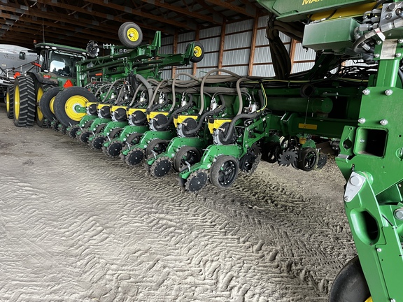 2025 John Deere 1775NT Planter