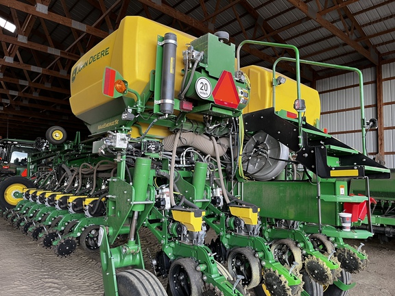 2025 John Deere 1775NT Planter