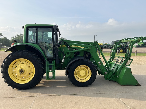 2010 John Deere 7430 Premium Tractor