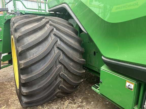 2025 John Deere X9 1100 Combine