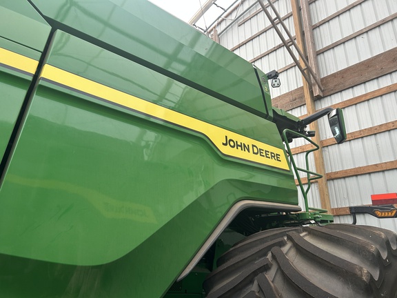 2025 John Deere X9 1100 Combine