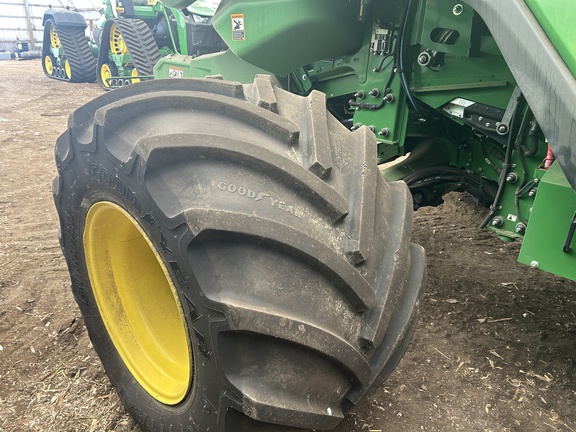 2025 John Deere X9 1100 Combine