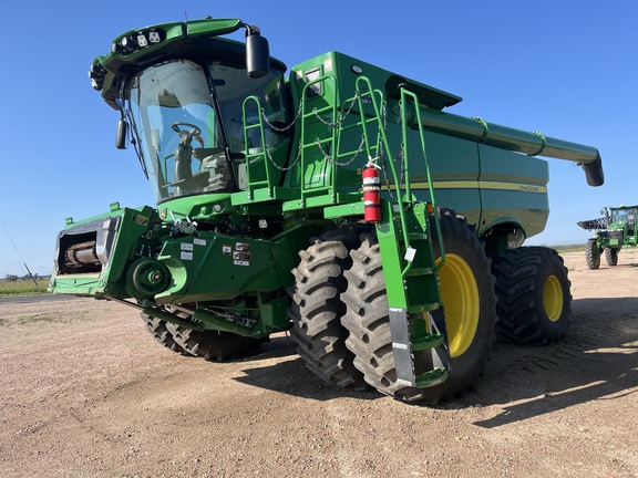 2022 John Deere S780 Combine