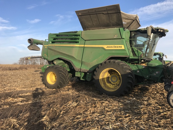 2022 John Deere X9 1000 Combine