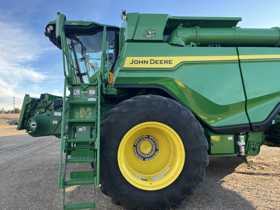 2022 John Deere X9 1000 Combine