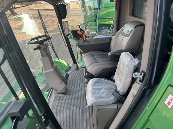 2022 John Deere X9 1000 Combine