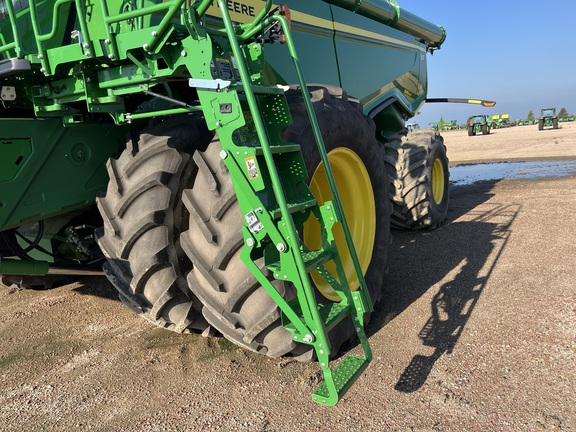 2022 John Deere X9 1000 Combine