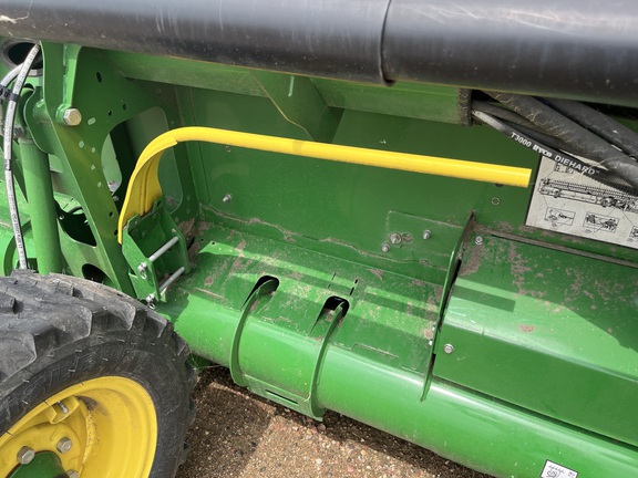 2022 John Deere HD50F Header Combine