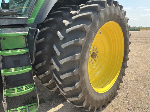 2022 John Deere 8R 370 Tractor