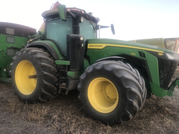 2022 John Deere 8R 370 Tractor