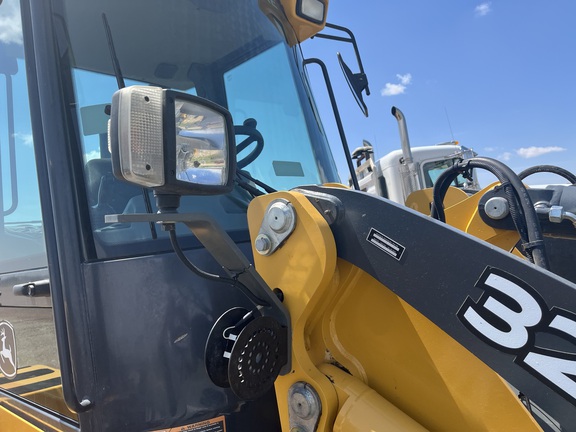 2015 John Deere 324K Compact Utility Loader