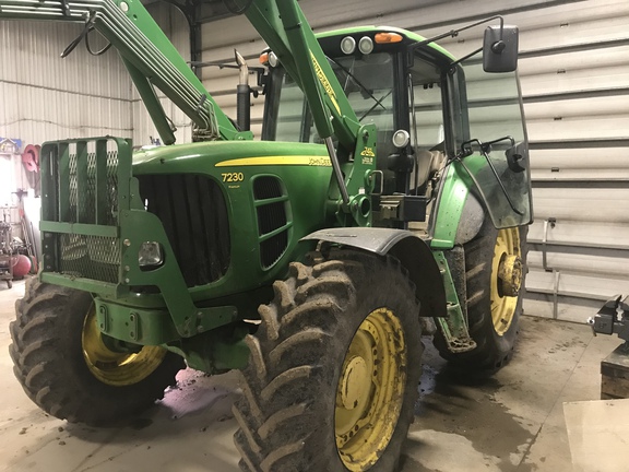 2008 John Deere 7230 Premium Tractor