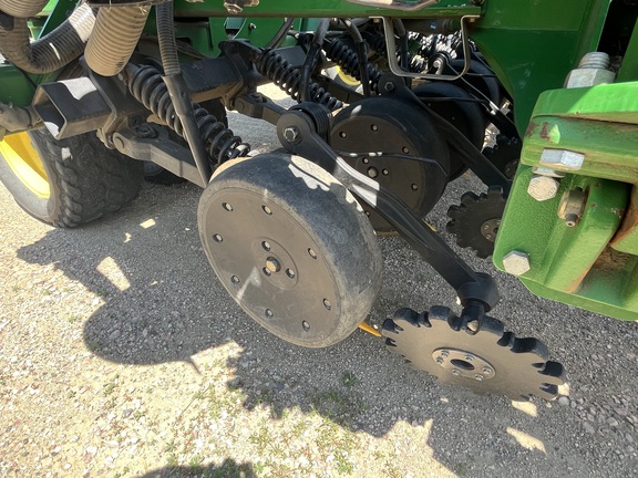 2010 John Deere 1890 Air Seeder