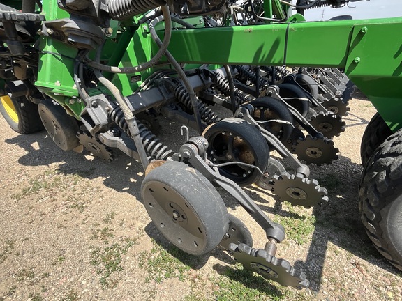 2010 John Deere 1890 Air Seeder