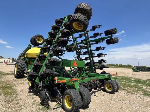 2010 John Deere 1890 Air Seeder