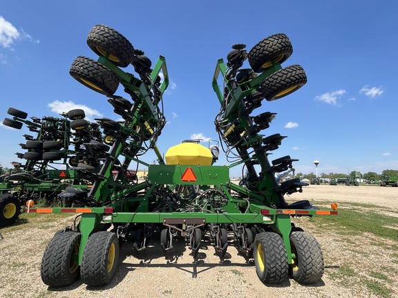 2010 John Deere 1890 Air Seeder