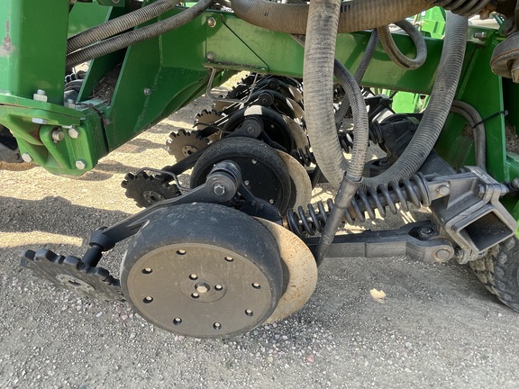 2010 John Deere 1890 Air Seeder