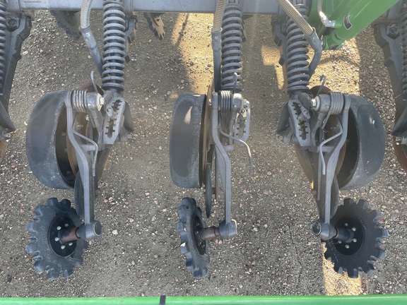 2010 John Deere 1890 Air Seeder