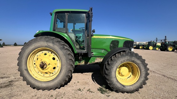 2005 John Deere 7520 Tractor