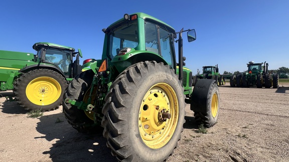 2005 John Deere 7520 Tractor