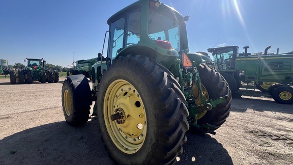 2005 John Deere 7520 Tractor