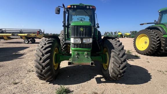 2005 John Deere 7520 Tractor