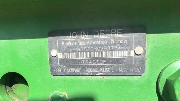 2005 John Deere 7520 Tractor