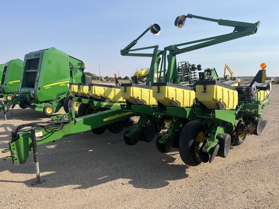 2003 John Deere 1760 Planter