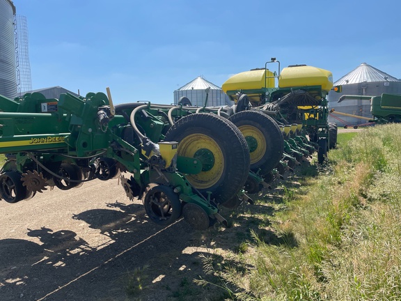 2012 John Deere 1770NT CCS Planter