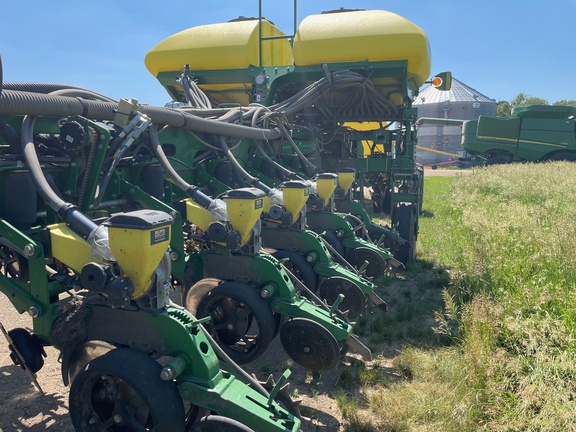 2012 John Deere 1770NT CCS Planter