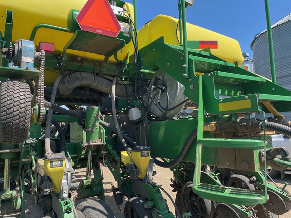 2012 John Deere 1770NT CCS Planter