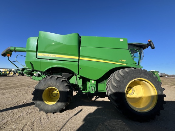 2018 John Deere S790 Combine