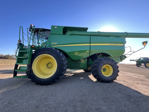 2018 John Deere S790 Combine