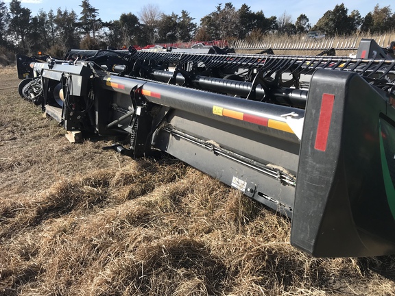 2019 MacDon FD140 Header Combine