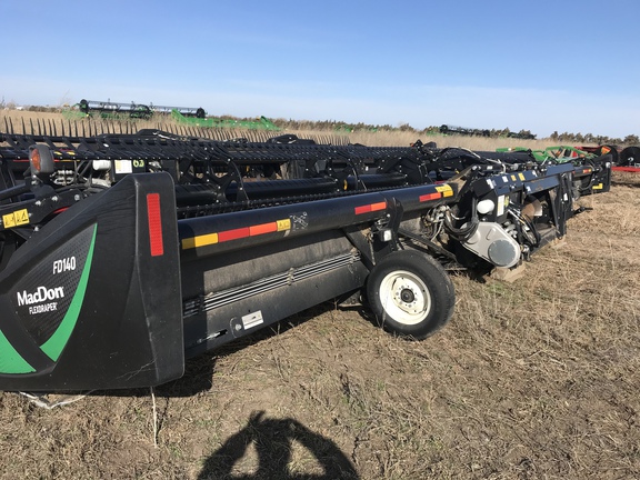 2019 MacDon FD140 Header Combine