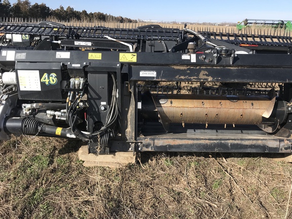 2019 MacDon FD140 Header Combine