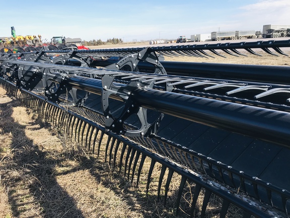 2019 MacDon FD140 Header Combine