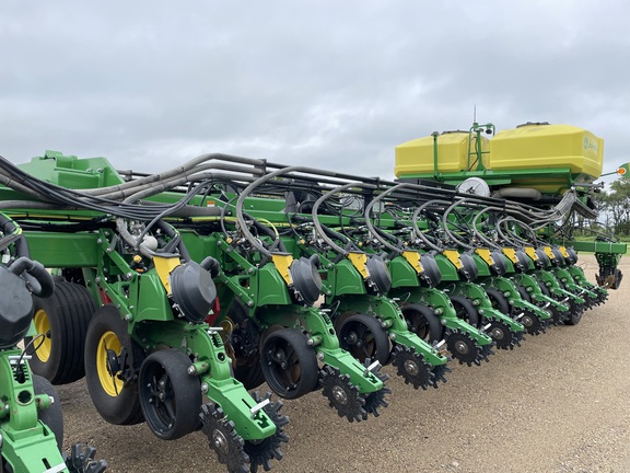 2022 John Deere DB90 Planter