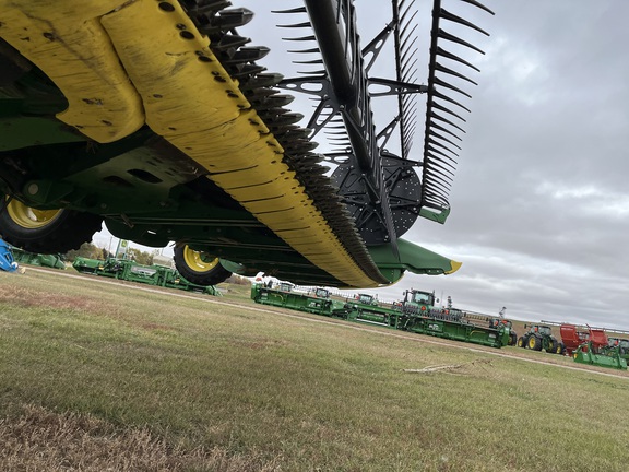 2023 John Deere HD40F Header Combine