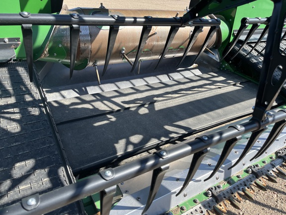 2023 John Deere HD40F Header Combine