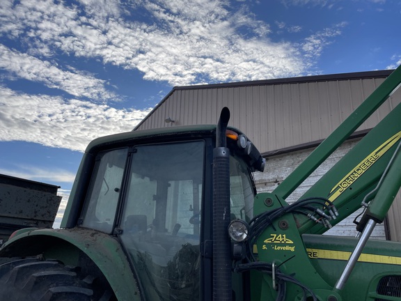 2010 John Deere 7330 Tractor