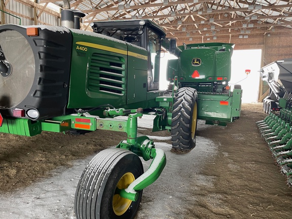 2010 John Deere A400 Windrower