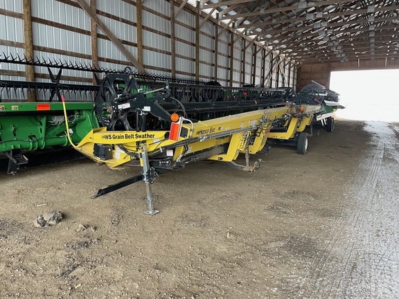 2010 John Deere A400 Windrower