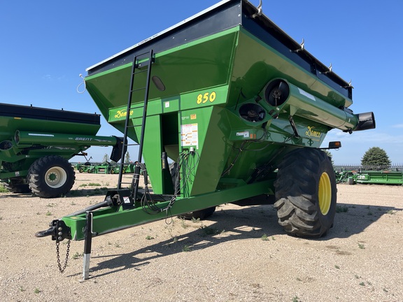 2015 Demco 850 Grain Cart