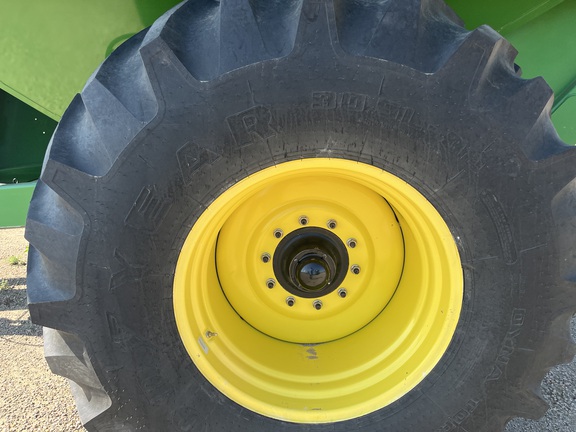 2015 Demco 850 Grain Cart