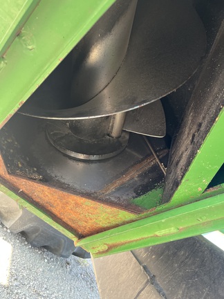 2015 Demco 850 Grain Cart