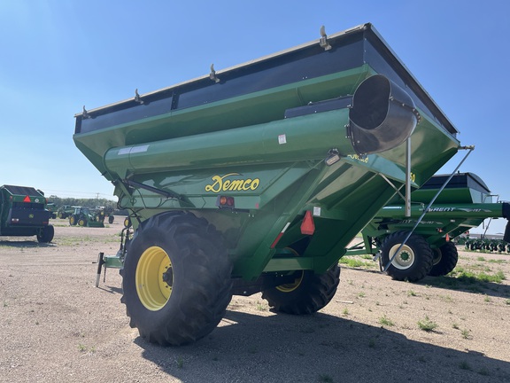 2015 Demco 850 Grain Cart